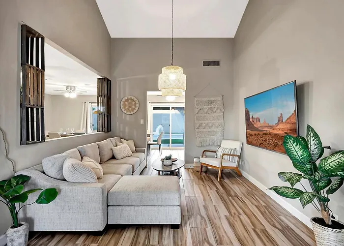 Designer Oasis - Private Pool & Insta Getaway Villa *