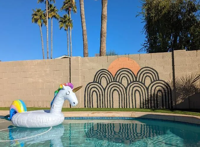 Designer Oasis - Private Pool & Insta Getaway