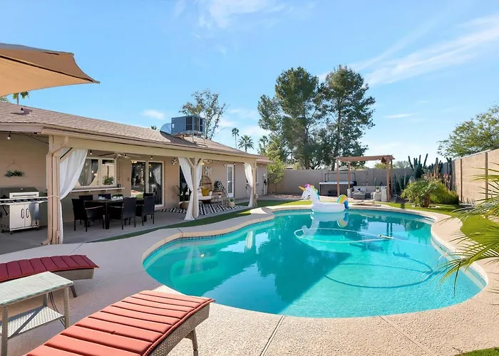 Villa Designer Oasis - Private Pool & Insta Getaway *